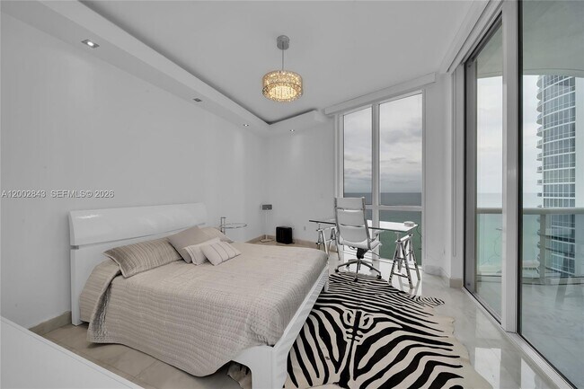 Building Photo - 16001 Collins Ave