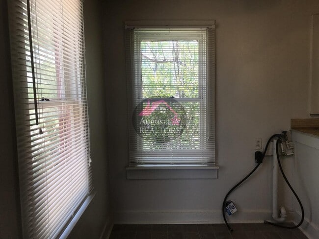 Building Photo - Weekly-1517 Avenue D