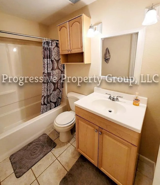 Building Photo - Beautiful 4-Bedroom Gem in the Heart of Briargate!