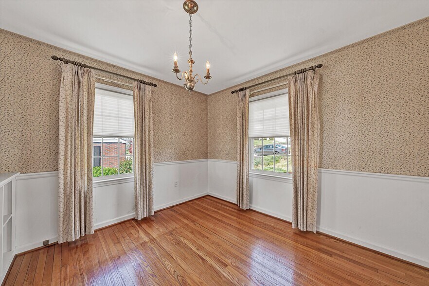 Building Photo - 2779 Derwent Dr SW