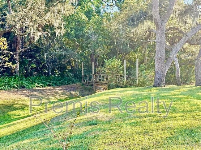 Building Photo - 957 Weathersfield Dr