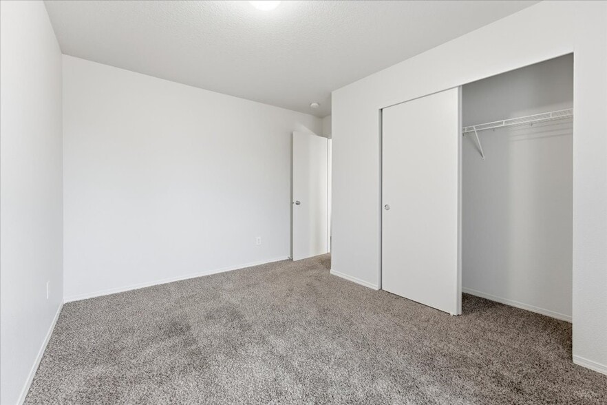 Building Photo - 12811 NE 49TH WAY