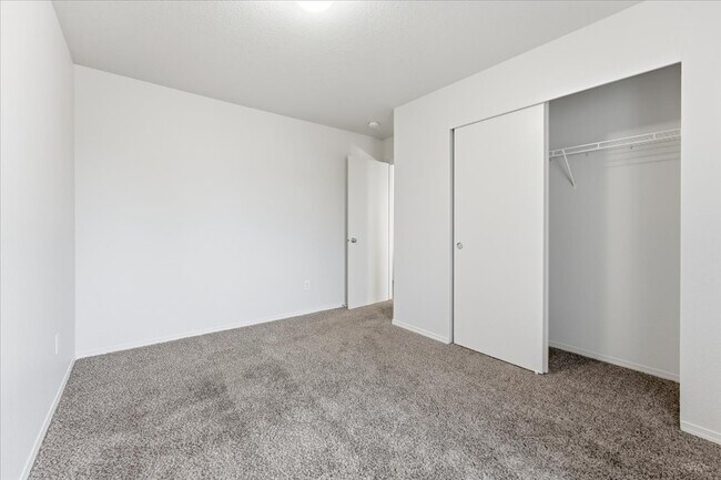 Building Photo - 12811 NE 49TH WAY