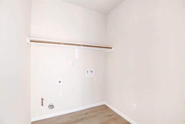 Building Photo - 322 Carlos Leal Dr