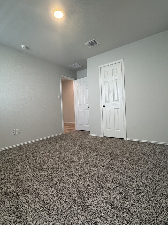 Building Photo - 7108 Gilbert Dr