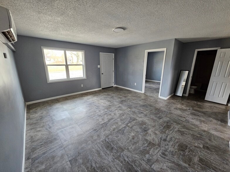 Building Photo - 5 Mulberry St