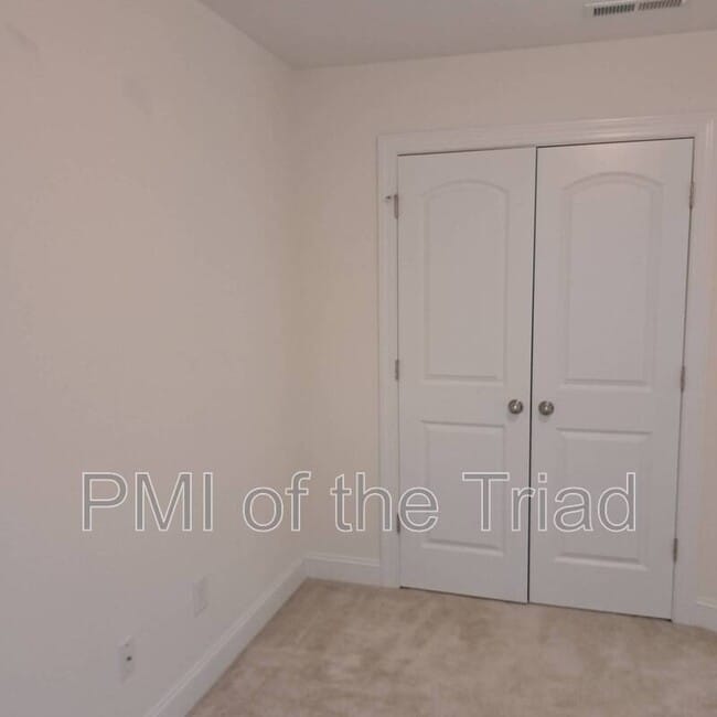 Building Photo - 811 Silver Leaf Dr