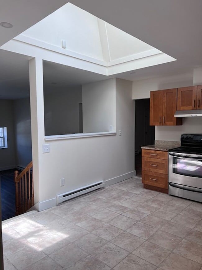 Building Photo - Large 4 bedroom, 2 1/2 bath home for rent in Ravena, NY on Rt 9W