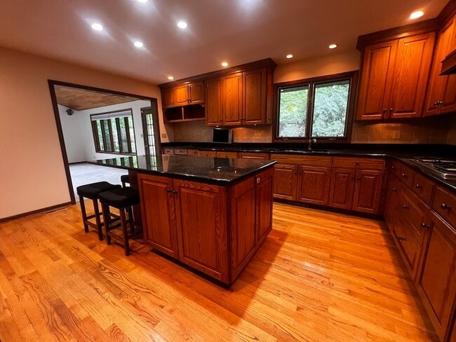Building Photo - 809 Overlook Dr