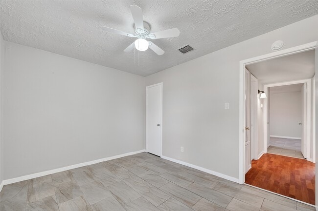 Building Photo - 4511 Bayou Vista Dr