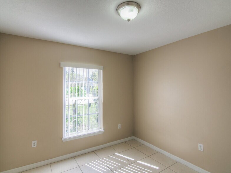 Building Photo - 3813 Kyle Dr