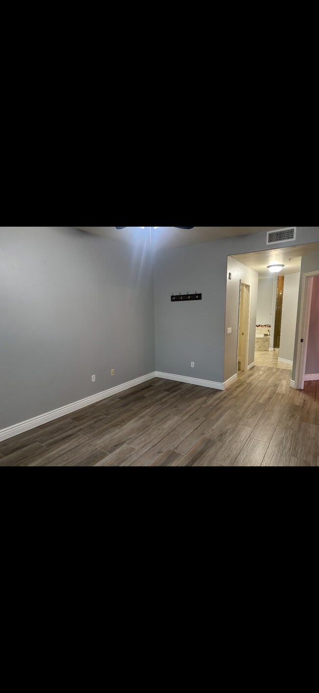 Building Photo - 5450 E Deer Valley Dr