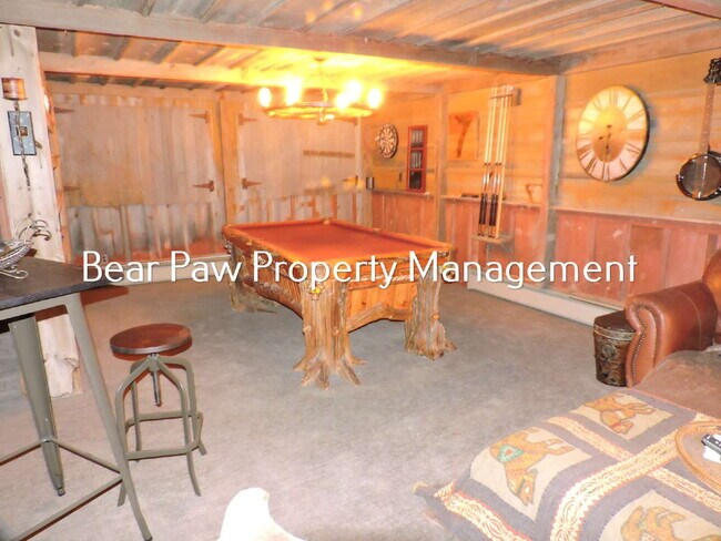 Building Photo - 267 N Circle Dr