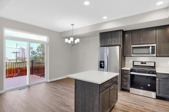 Building Photo - Spacious 3-Bedroom Home with Mountain Views and Open Layout in Central Colorado Springs