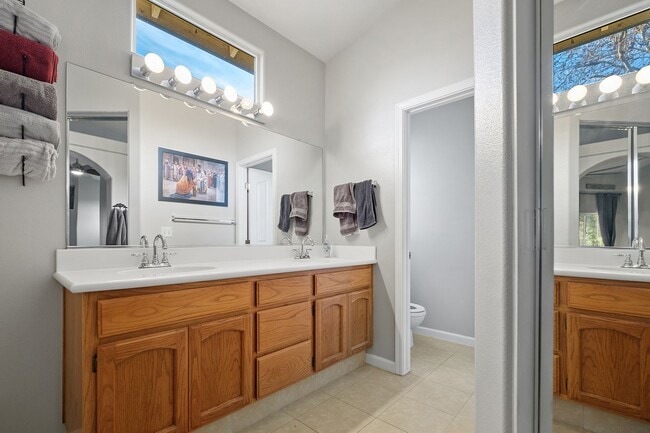 Building Photo - 1550 N Rio Vista Ct