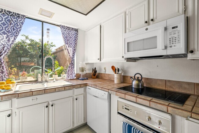 Building Photo - 140 La Cerra Dr