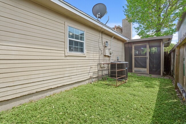 Building Photo - 6319 Southwood Ct N