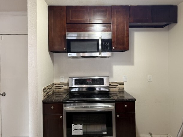 Building Photo - 6701 Sands Point Dr