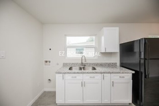 Building Photo - 5040 Mallow St