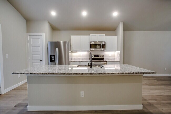 Building Photo - 1705 141st St