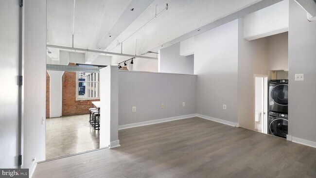 Building Photo - 444 N 4th St