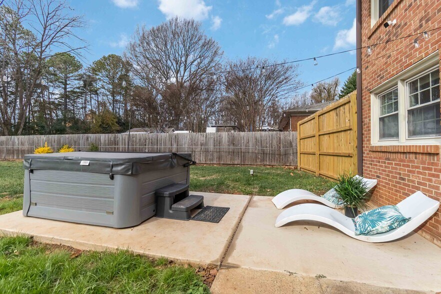 Building Photo - 405 Hillcrest Dr