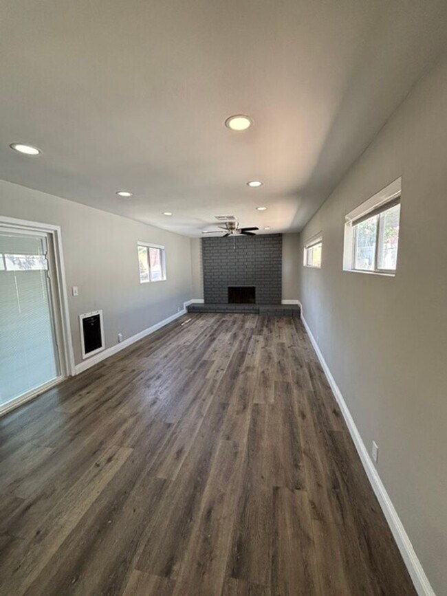 Building Photo - MOVE IN READY Updated La Mirada Home