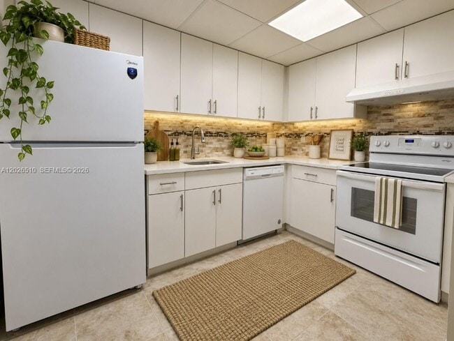 Building Photo - 401 Golden Isles Dr