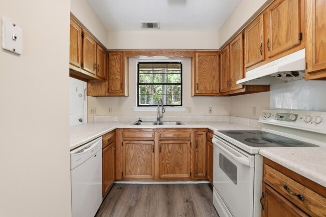 Building Photo - Ash St Ex