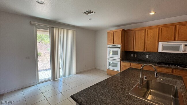 Building Photo - 10066 Golden Bluff Ave