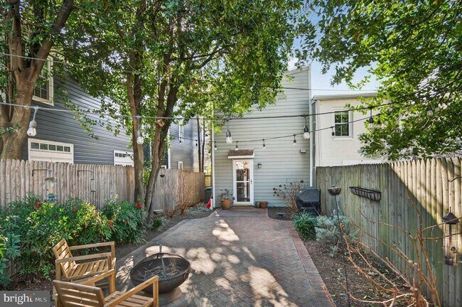 Building Photo - 921 Oronoco St