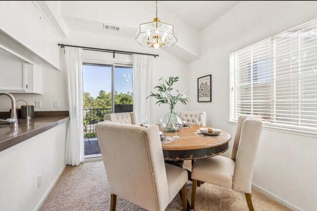 Building Photo - Beautiful Second Floor 3bd Condo w/Detached Garage & Pool