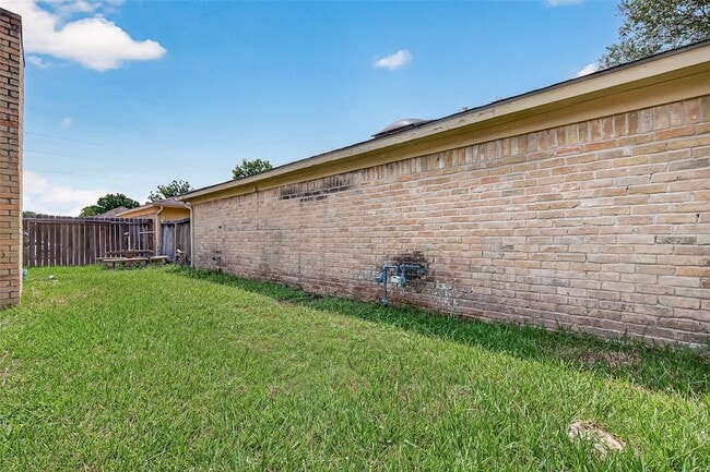 Building Photo - 2523 Creekway Cir