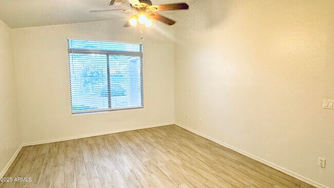 Building Photo - 10752 W Granada Rd