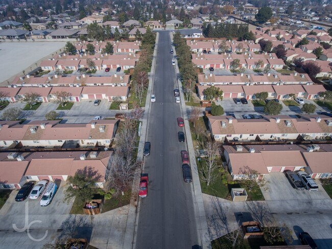 Building Photo - 1219