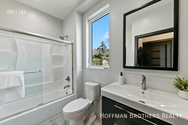 Building Photo - 15106 Roxford St