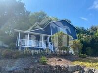 Building Photo - Ridgetop / Island Lake home located in a cul-de-sac