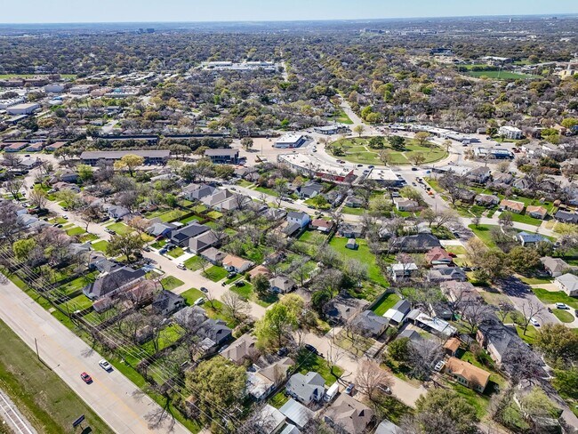 Building Photo - 2837 S Hills Ave