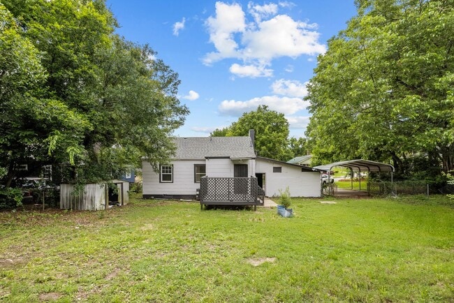 Building Photo - Charming 3 Bedroom, 1.5 Bathroom house