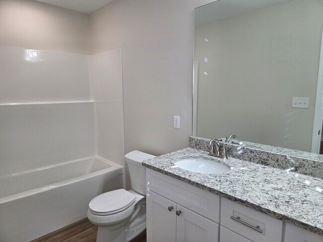 Building Photo - 3 Bed 2 bath home on corner lot