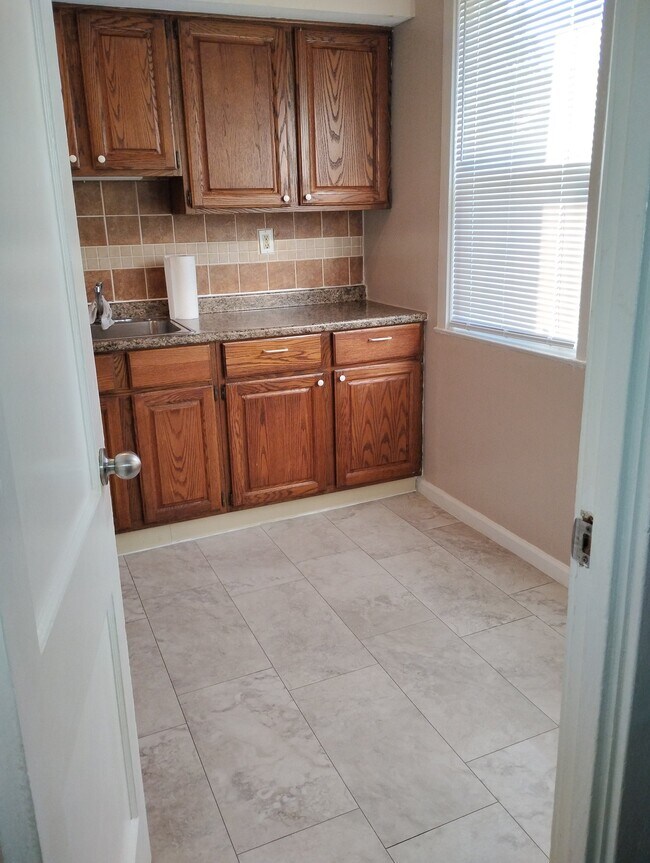 Building Photo - 405 Denver Ct