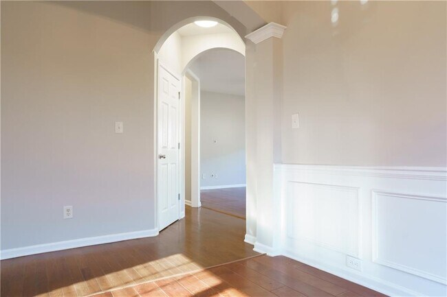 Building Photo - 2581 Southhaven Ln