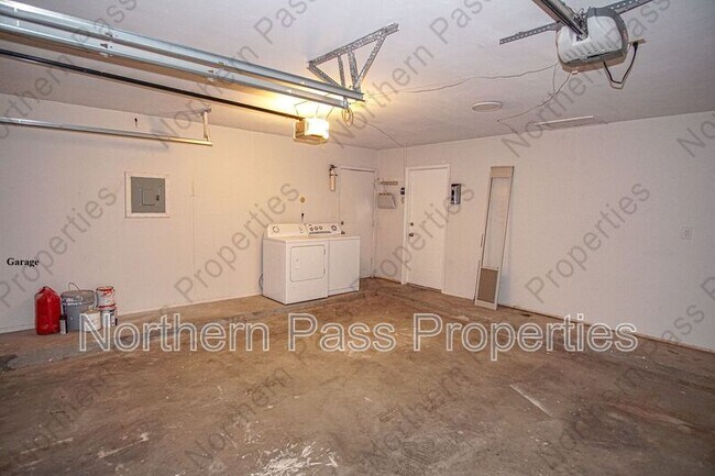 Building Photo - 5125 Round Rock Dr