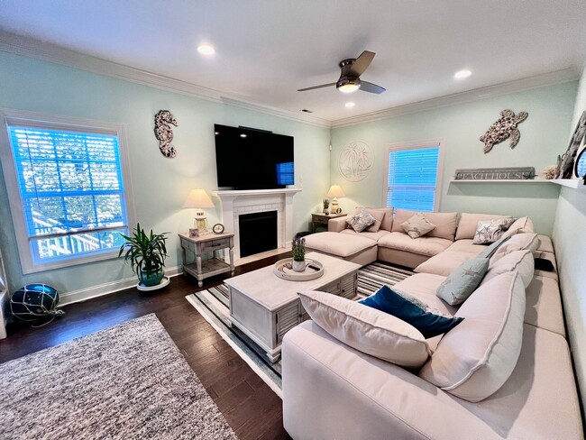 Building Photo - Luxury Beachside Home – Steps from the Bay!