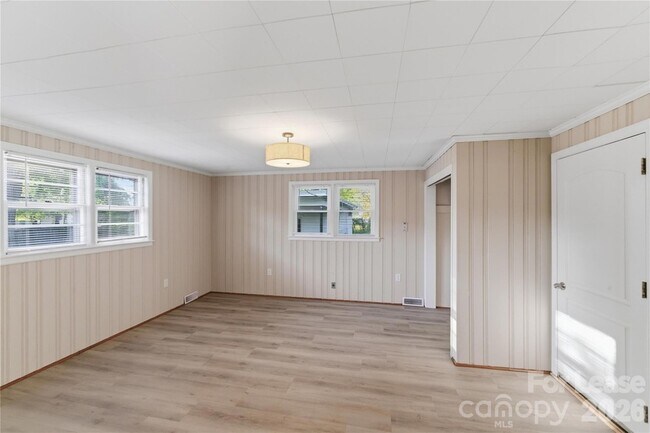 Building Photo - 2405 Greenland Ave