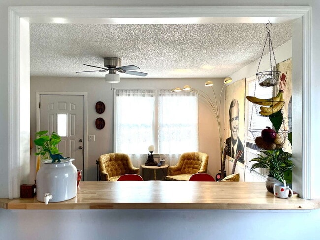 Building Photo - Phenomenal Downtown River View!