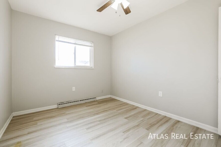 Building Photo - 881 E Egbert St