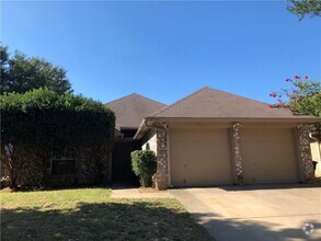 Building Photo - AVAILABLE NOW 3 Bedroom 2 Bath Home in For...