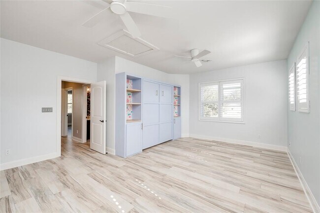 Building Photo - 12600 River Bend