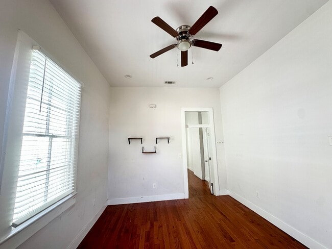 Building Photo - Beautiful! 1 Bedroom 1 Bath Duplex in Central City!